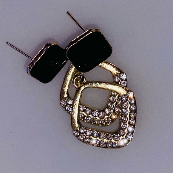 NWOT Elegant Black & Gold Pierced Earrings- Valentine’s Day,Birthdays,Christmas🎄 - Picture 2 of 16